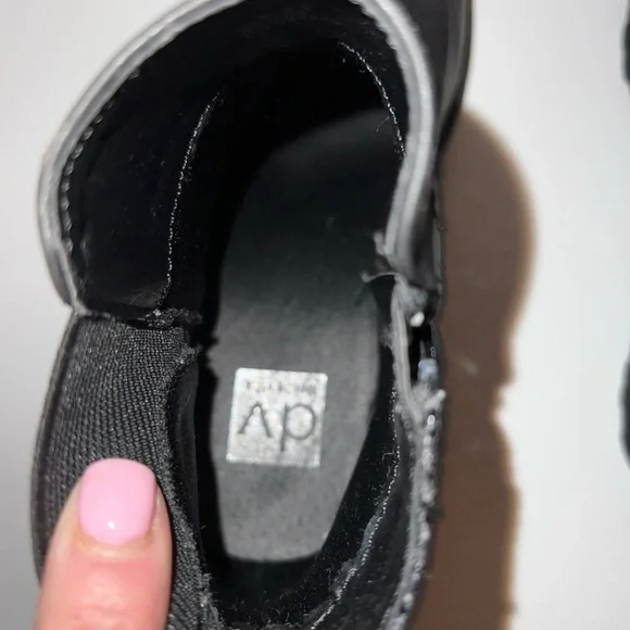 Ladies Sz 5 DV Brand Adorable Black Booties With Sequin Back Girls Sz 3 boots - Picture 2 of 9